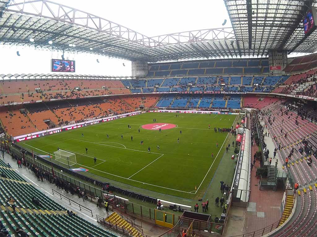 Wide Angle lense enables you to capture amazing wide photos. Whole San Siro stadium captured. 13MP (compressed)