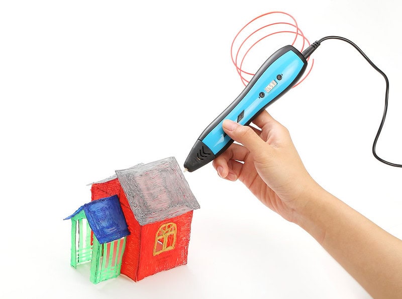 person holding the best 3d pens